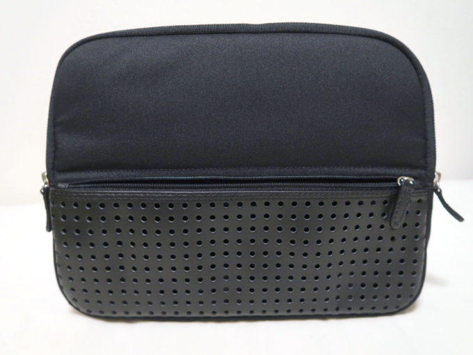 手前にポッケひとつ