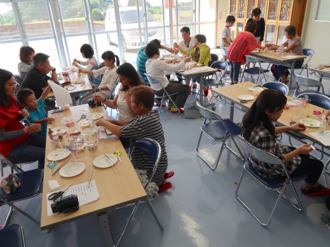 伊江島でハーバリウム体験中