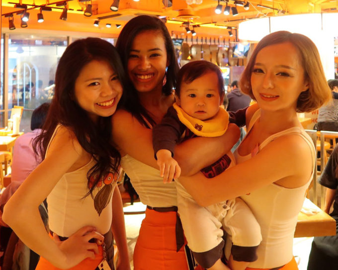 フーターズに息子と