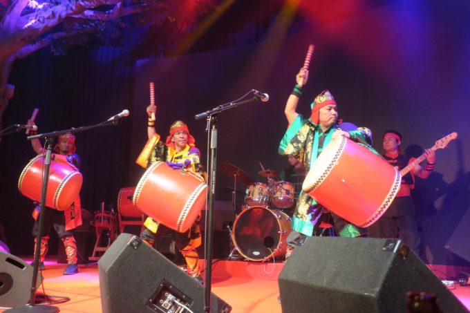 太鼓を叩いて…