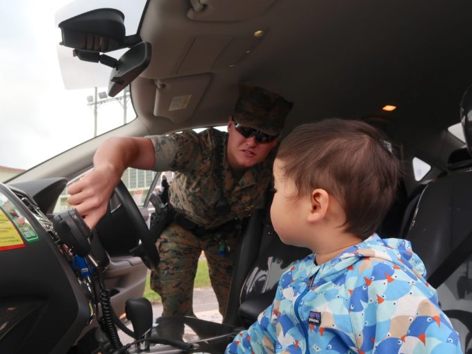 パトカーにも乗れる
