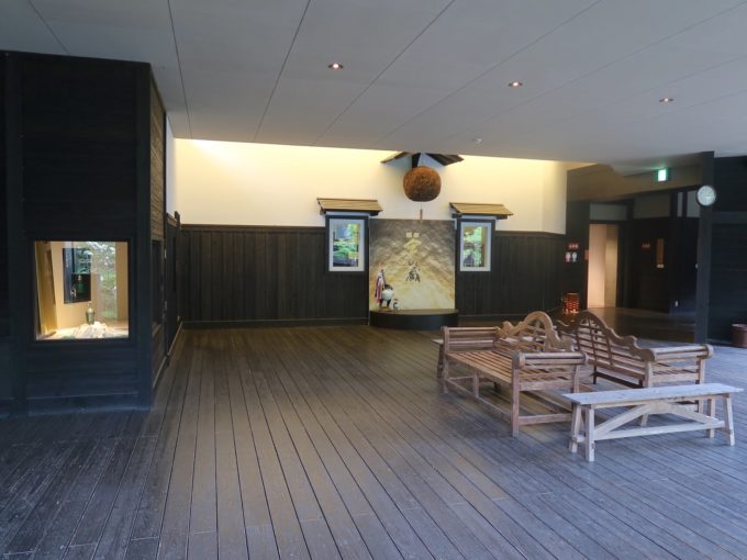 見学しながら待つ