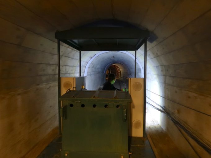 トロッコに乗って