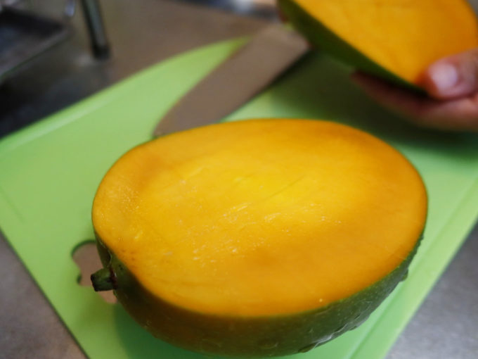 キーツマンゴーも中はオレンジ