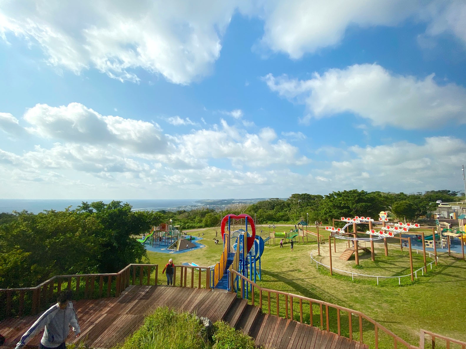 ターザンロープ 遠心力 南城市のグスクロード公園は男児にオススメ 乾杯おじさん