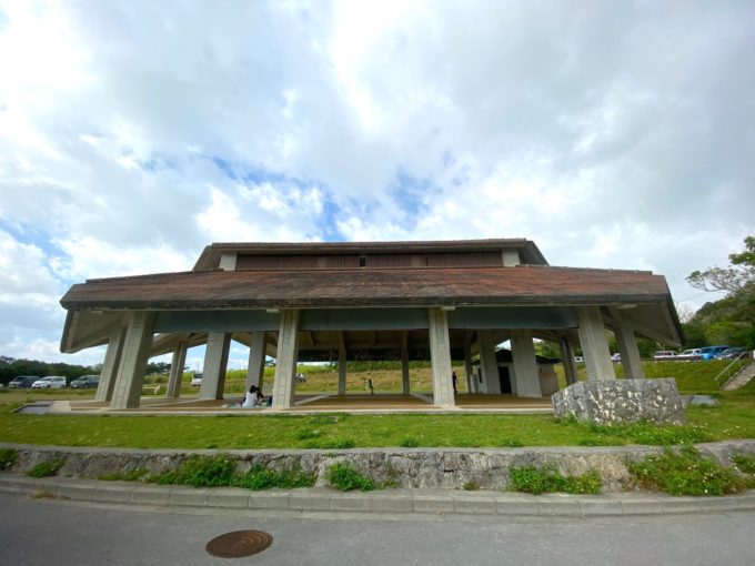 屋根のある建物