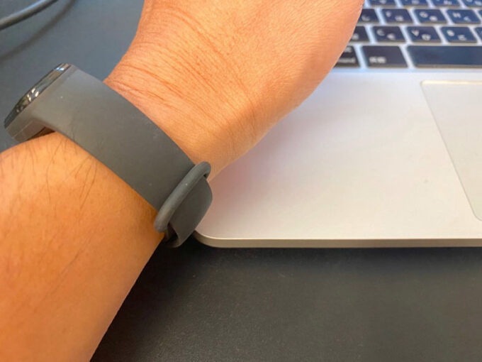 ノートパソコンと当たる…