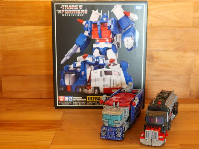 PF WFC-03（リーダークラス） ウルトラマグナス（定価 9,680円）／TL-06（リーダークラス） レーザーオプティマスプライム（定価 7,920円）