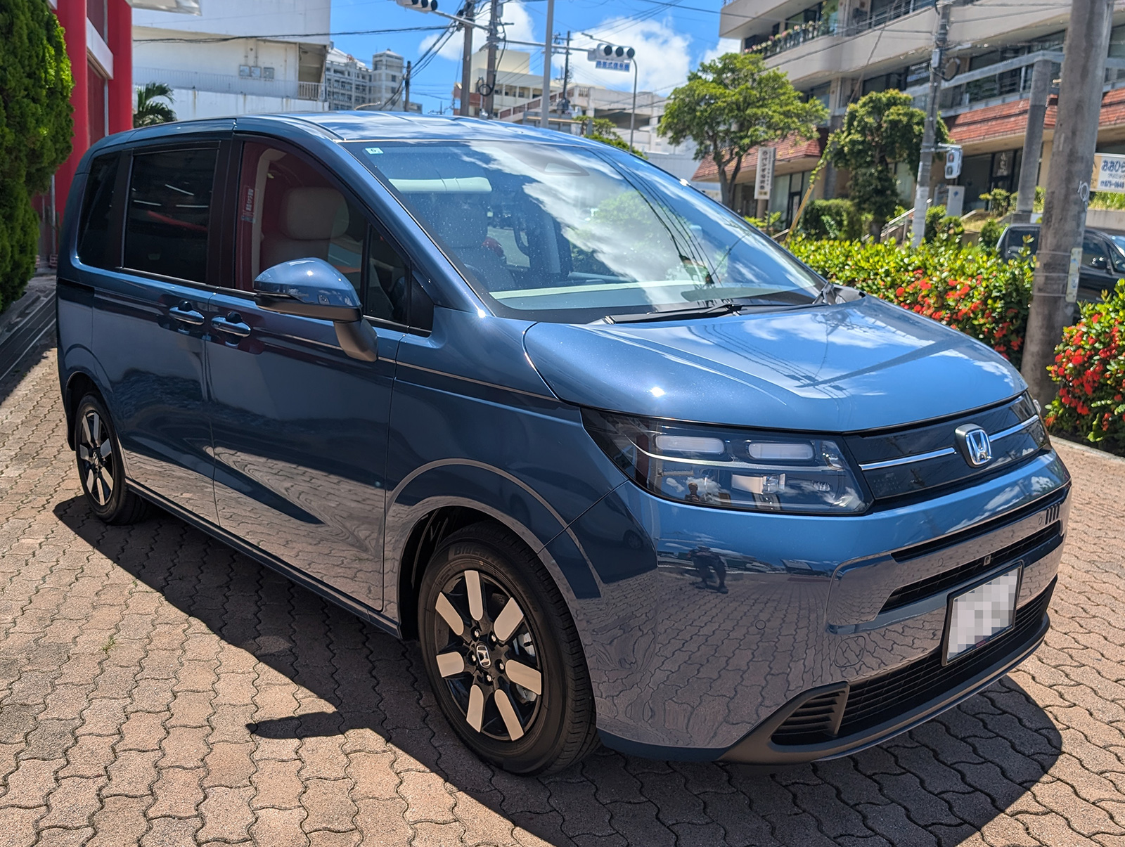 新型フリード シーベッドブルー・パール