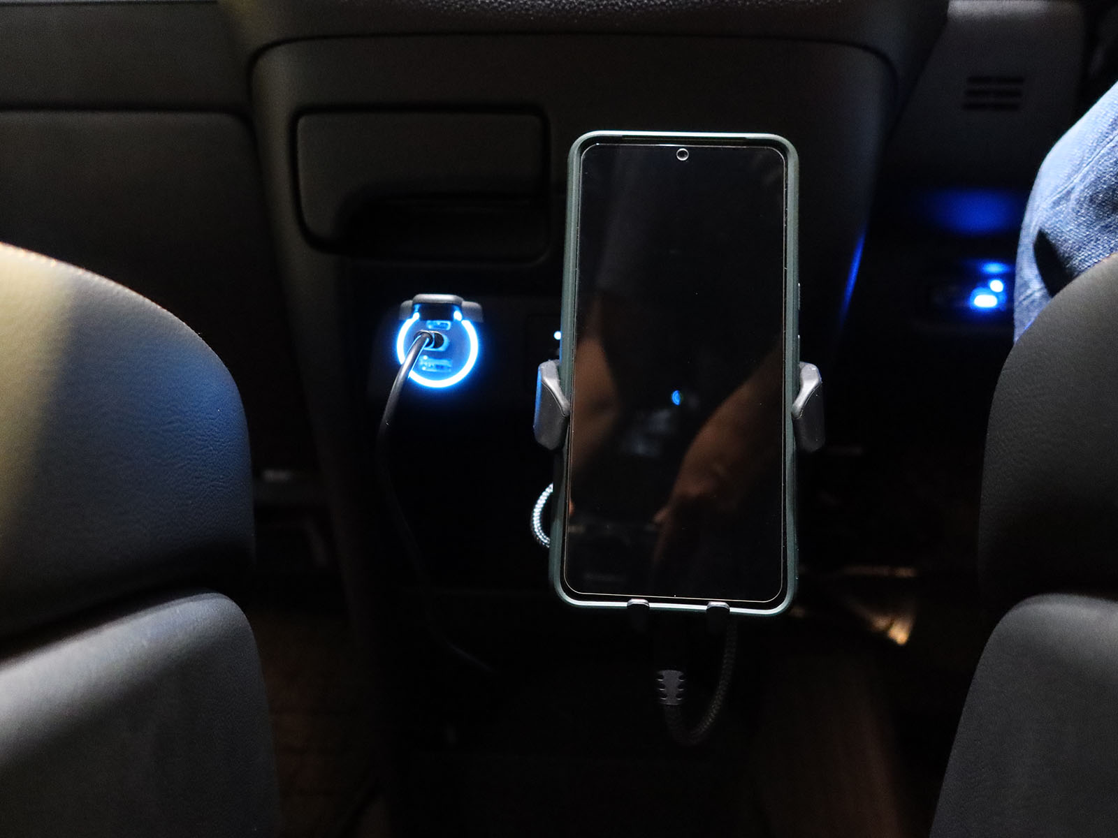 スマホをスタンドに