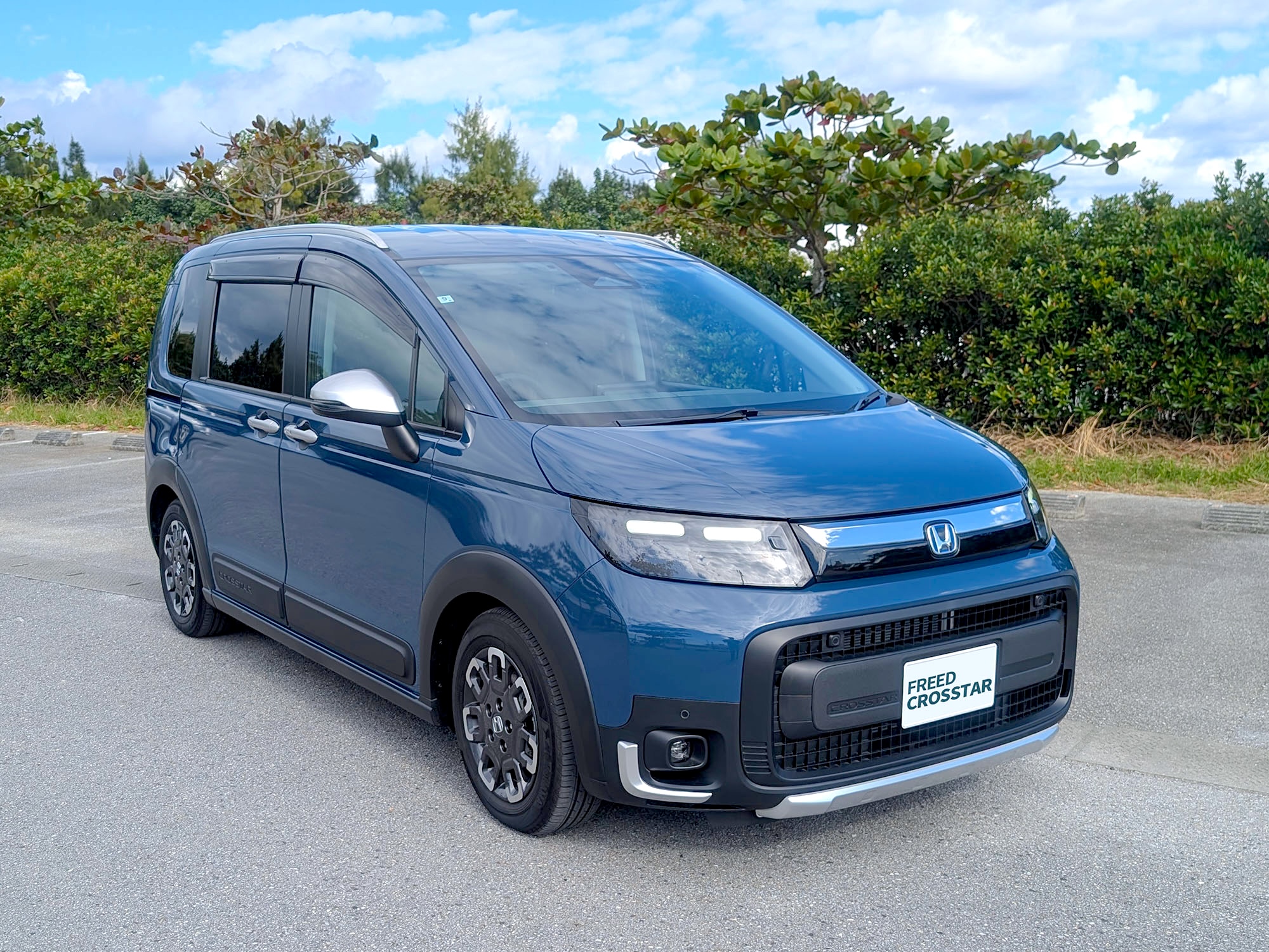 新型フリードにフロントガーニッシュをつけました。