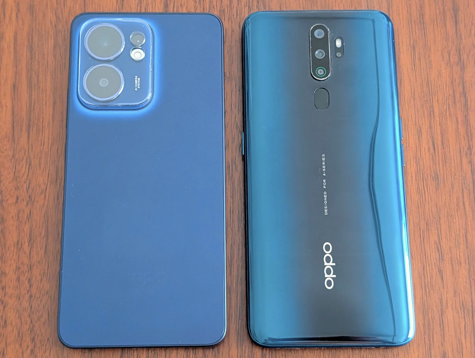 OPPO Reno13 A と OPPO A5 2020 背面