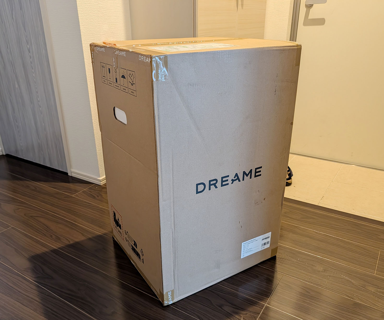 かなり大きな箱で届いた。