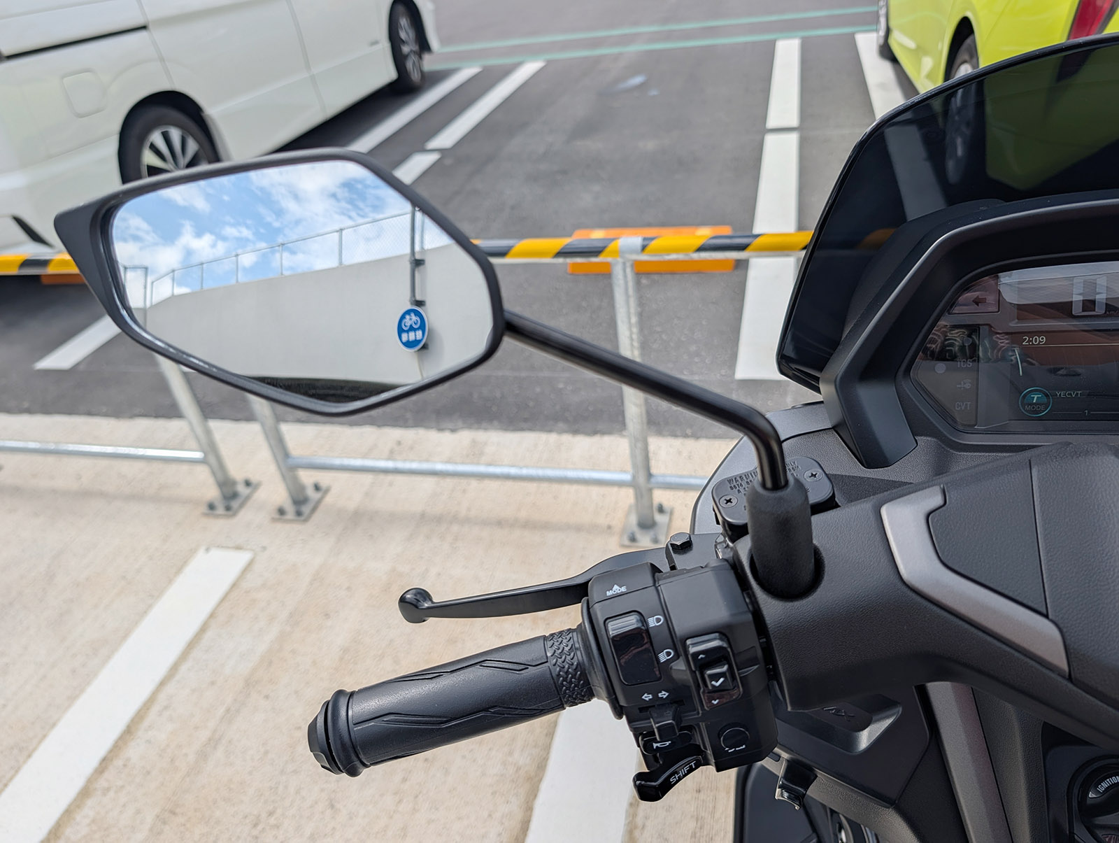 ミラーはマジェスティSより見づらく感じた。