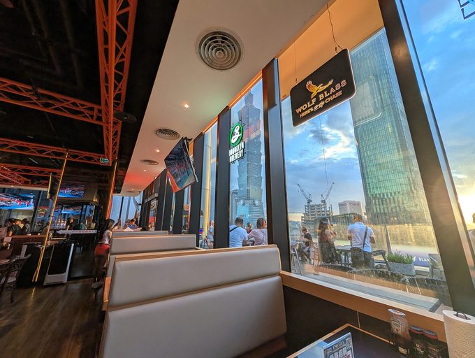Hooters 信義店
